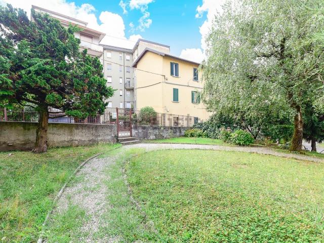 Villetta bifamiliare in vendita di 145 m² in Via Antonio Canova