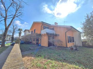 Villetta bifamiliare in vendita di 145 m² in Via Caltana