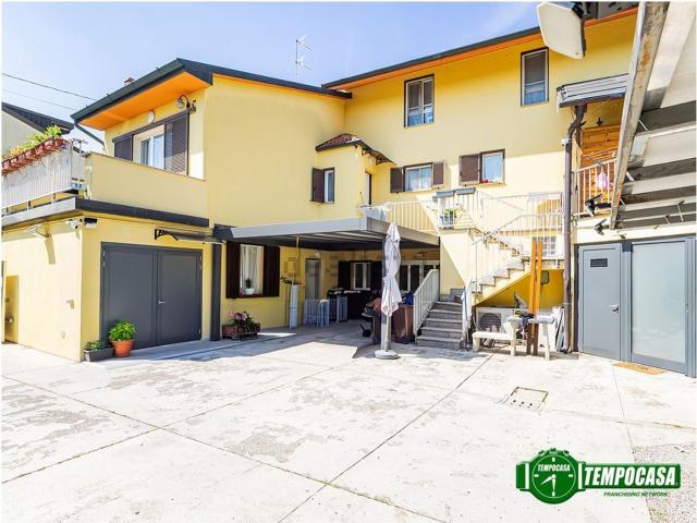Villetta bifamiliare in vendita di 145 m² in Via Damiano Chiesa, 8