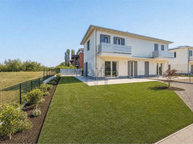 Villetta bifamiliare in vendita di 145 m² in Via Esopo