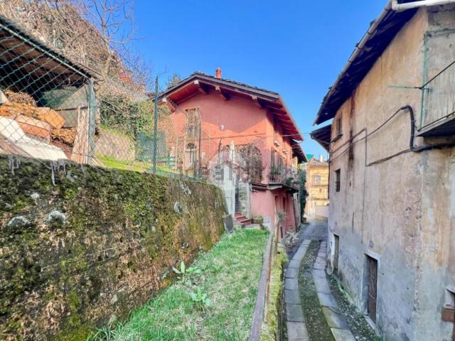 Villetta bifamiliare in vendita di 145 m² in Via Fontana del Monte, 17