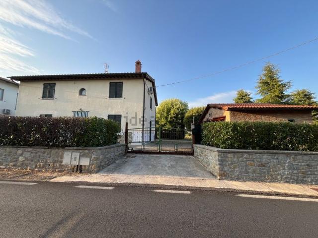 Villetta bifamiliare in vendita di 146 m² in Strada Provinciale 28 Siena Cortona
