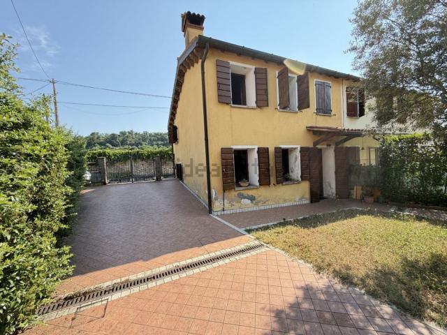 Villetta bifamiliare in vendita di 132 m² in Via della Commenda