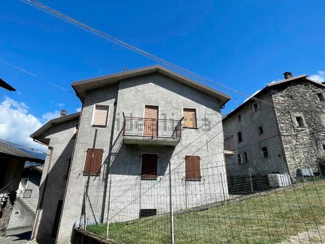 Villetta bifamiliare in vendita di 148 m² in Via Coseggio Di Sopra