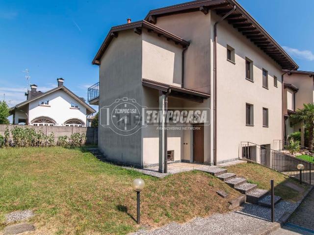 Villetta bifamiliare in vendita di 148 m² in Via Giovanni XXIII, 63