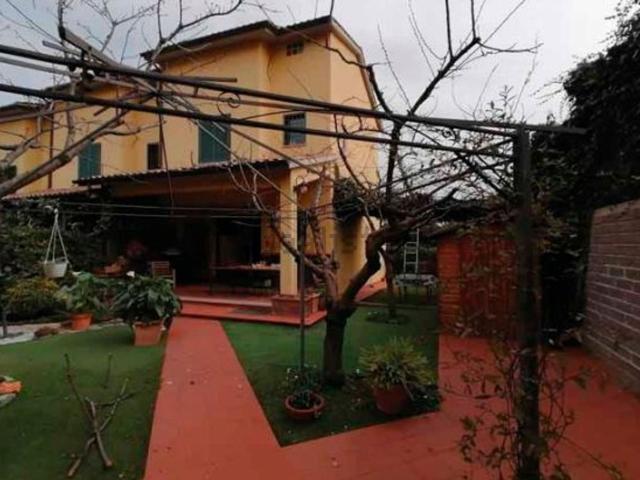 Villetta bifamiliare in vendita di 148 m² in Via Giovanni Boccaccio, 54