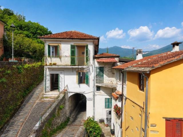 Villetta bifamiliare in vendita di 148 m² in Via San Giacomo, 1