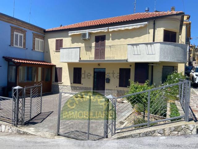 Villetta bifamiliare in vendita di 148 m² in Via San Rocco, 20