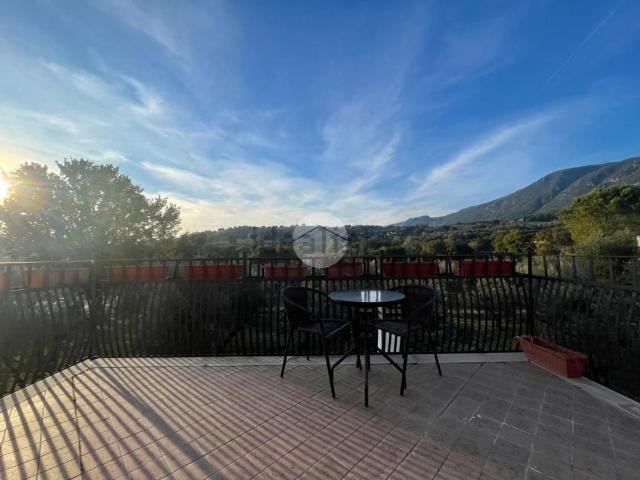 Villetta bifamiliare in vendita di 149 m² in Strada San Giusta, 110