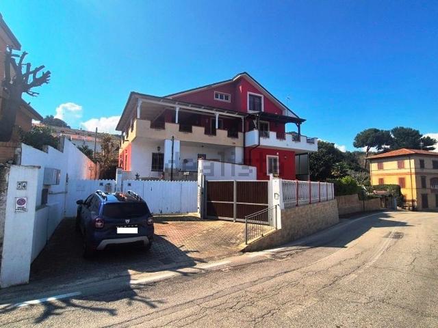 Villetta bifamiliare in vendita di 149 m² in Salita San Franco