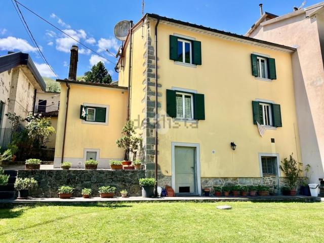 Villetta bifamiliare in vendita di 149 m² in Via del Castello