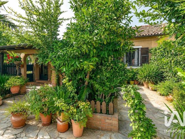 Villetta bifamiliare in vendita di 149 m² in Via del Golf, 91