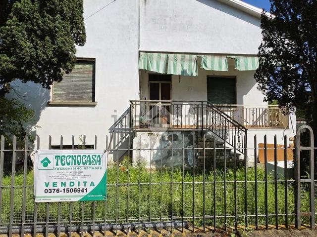 Villetta bifamiliare in vendita di 149 m² in Via I Maggio, 4