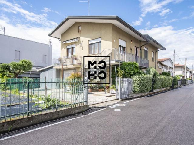 Villetta bifamiliare in vendita di 149 m² in Via Roma