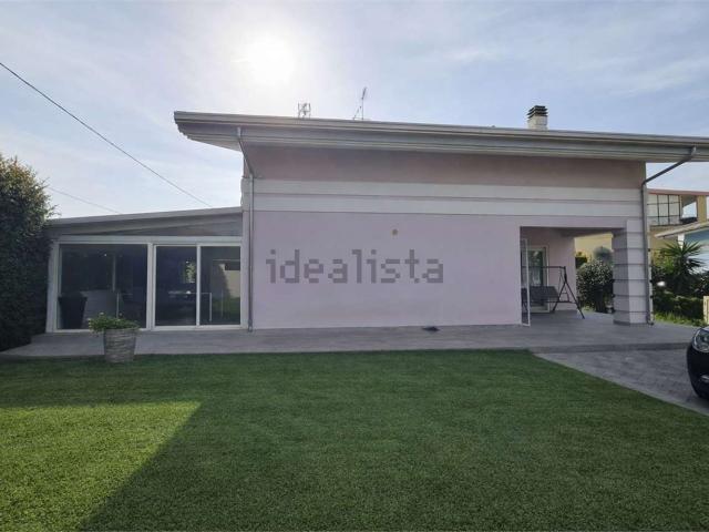 Villetta bifamiliare in vendita di 153 m² in Via Trapani