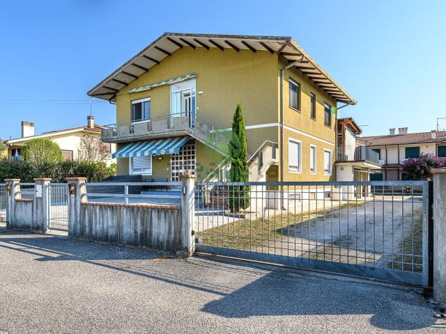 Villetta bifamiliare in vendita di 153 m² in Via Villaraspa, 14