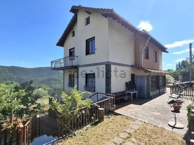 Villetta bifamiliare in vendita di 153 m² in Via A. De Gasperi, 17
