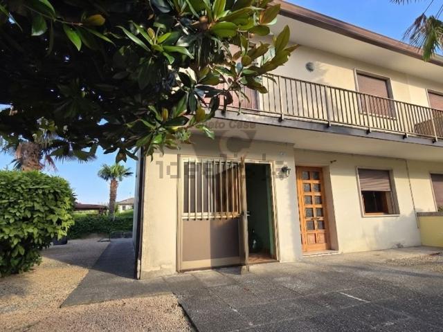 Villetta bifamiliare in vendita di 153 m² in Via Alcide De Gasperi, 14