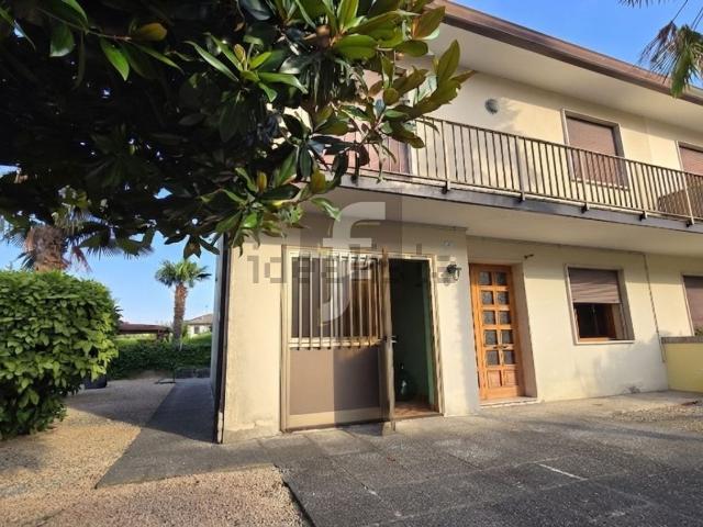 Villetta bifamiliare in vendita di 153 m² in Via Alcide De Gasperi, 14