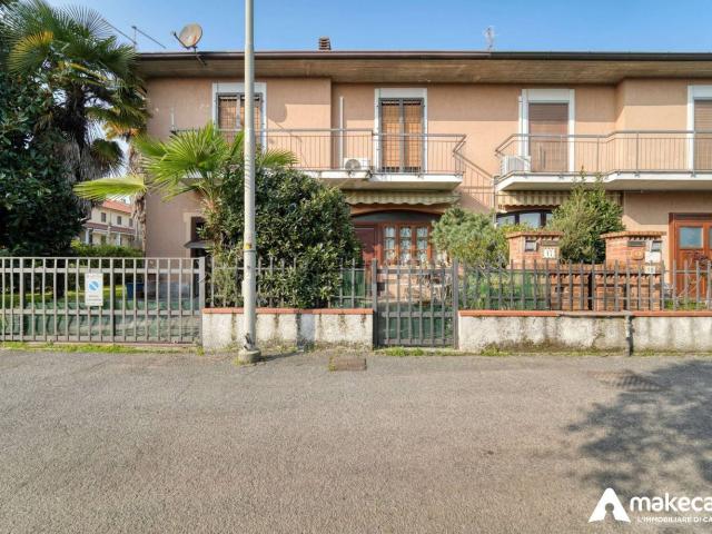 Villetta bifamiliare in vendita di 153 m² in Via Cervino, 17