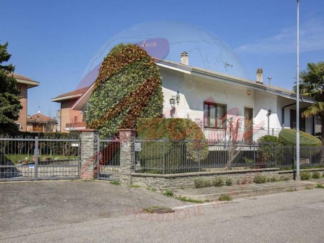 Villetta bifamiliare in vendita di 153 m² in Via Cervino, 18