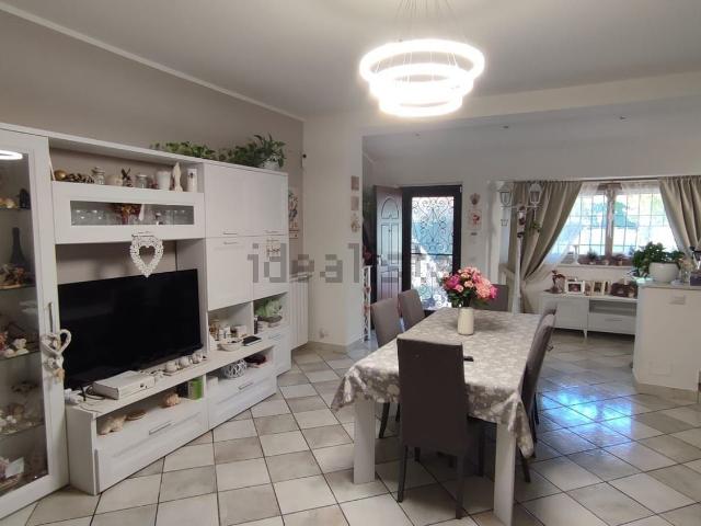 Villetta bifamiliare in vendita di 153 m² in Via Domenico Cimarosa