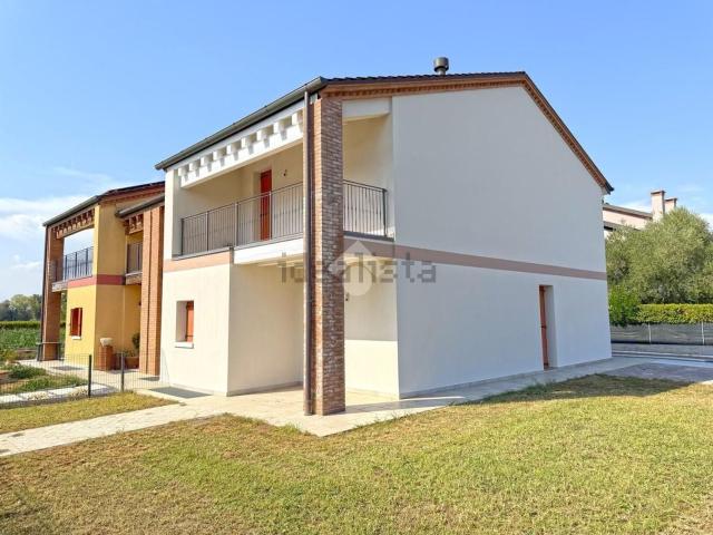 Villetta bifamiliare in vendita di 153 m² in Via Giovanni Paolo II, 208