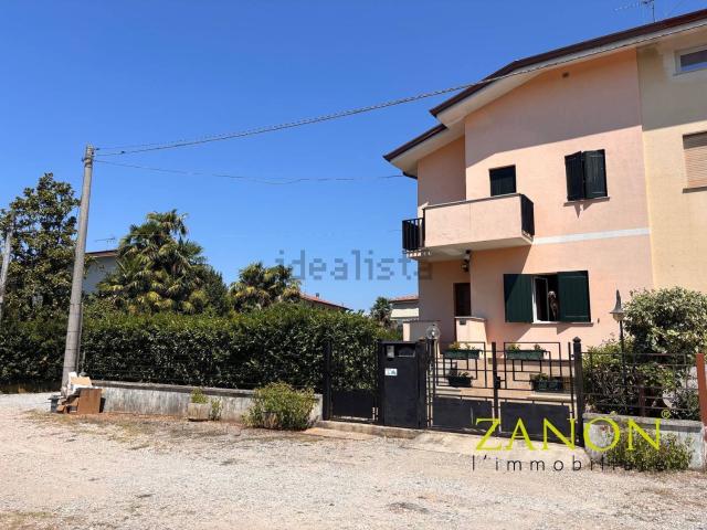Villetta bifamiliare in vendita di 153 m² in Via Gorizia, 35