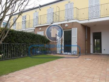 Villetta bifamiliare in vendita di 153 m² in Via Lago di Garda, 74