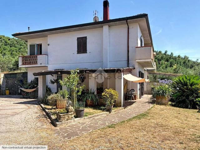 Villetta bifamiliare in vendita di 153 m² in Via Pietra a Padule, 77