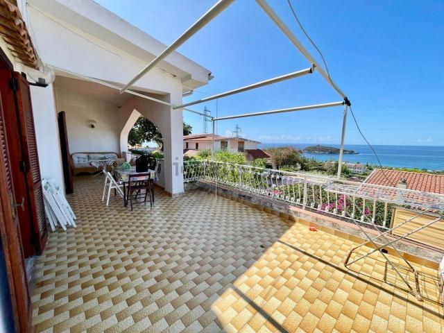 Villetta bifamiliare in vendita di 153 m² in Via Pietra Rossa