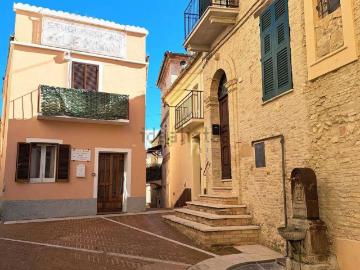 Villetta a schiera in vendita di 153 m² in Via Santa Maria Maggiore, 4