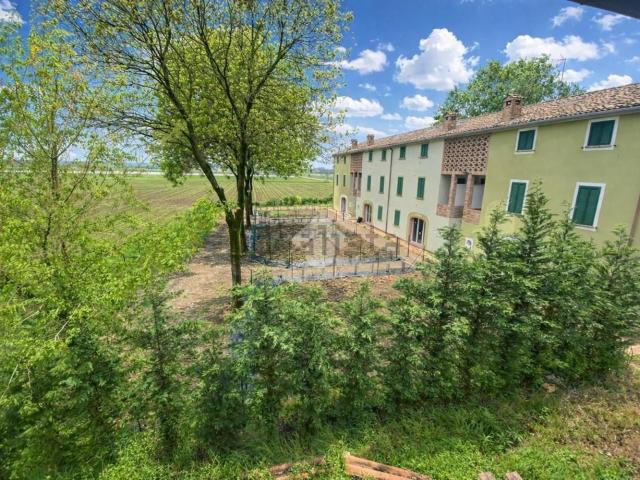 Villetta bifamiliare in vendita di 150 m² in Strada Cavi