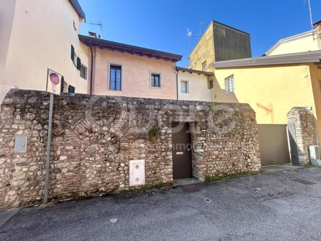 Villetta bifamiliare in vendita di 150 m² in Vicolo dello Schioppettino, 13