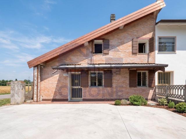 Villetta bifamiliare in vendita di 150 m² in Via Taddia, 32