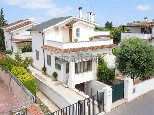 Villetta bifamiliare in vendita di 150 m² in Via Teramo