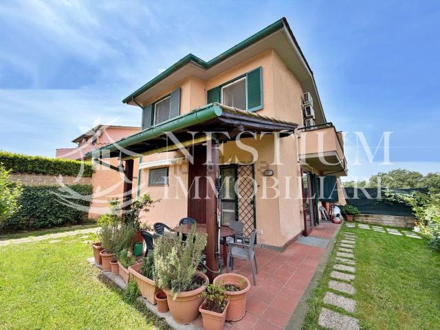 Villetta bifamiliare in vendita di 150 m² in Via Tommaso Albinoni, 118