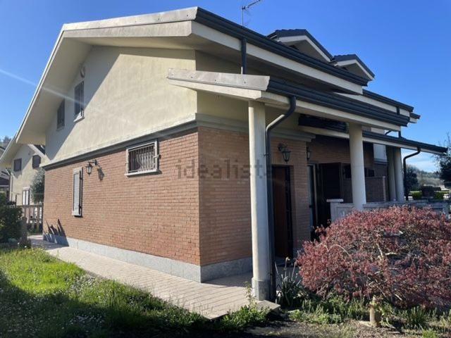 Villetta bifamiliare in vendita di 160 m² in Via Torino, 33