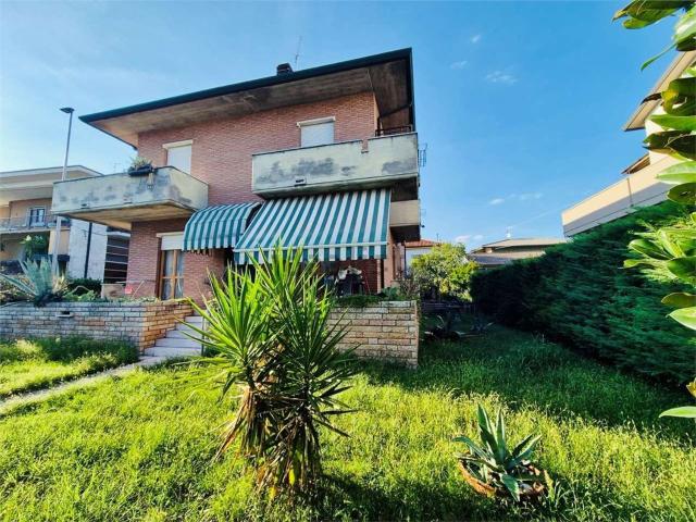 Villetta bifamiliare in vendita di 150 m² in Via Trento, 17