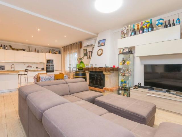 Villetta bifamiliare in vendita di 150 m² in Via Trieste