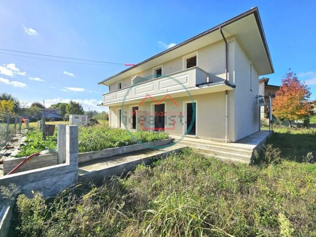 Villetta bifamiliare in vendita di 150 m² in Via Vetriano