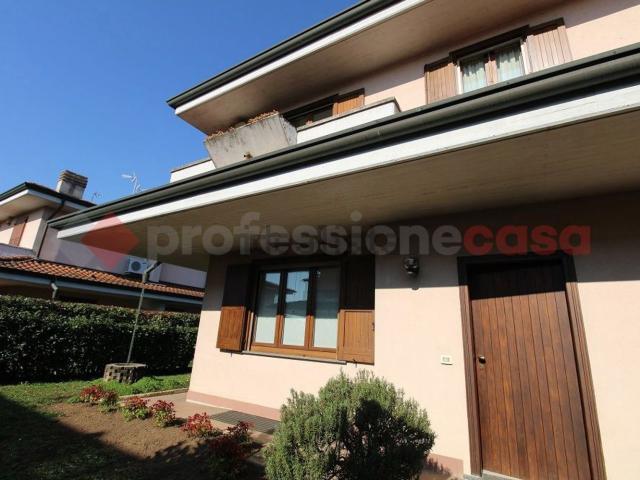 Villetta bifamiliare in vendita di 150 m² in Via Virgilio, 6