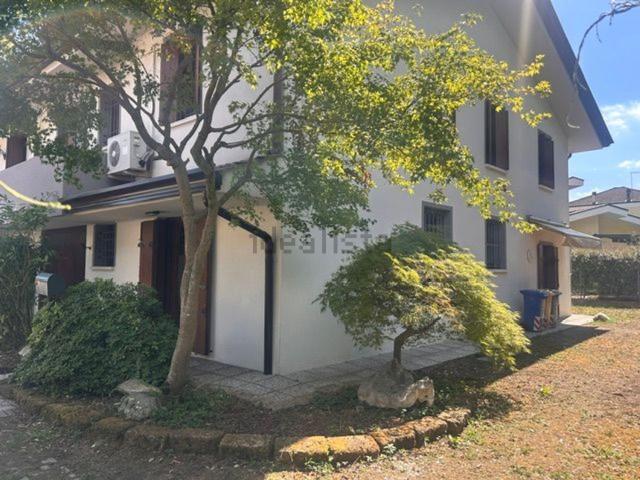 Villetta bifamiliare in vendita di 150 m² in Via Vittorio Veneto