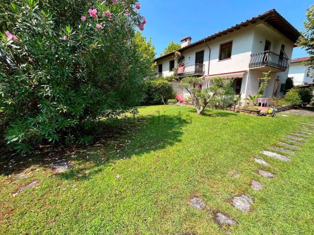 Villetta bifamiliare in vendita di 150 m² in Via A. Canova, 1
