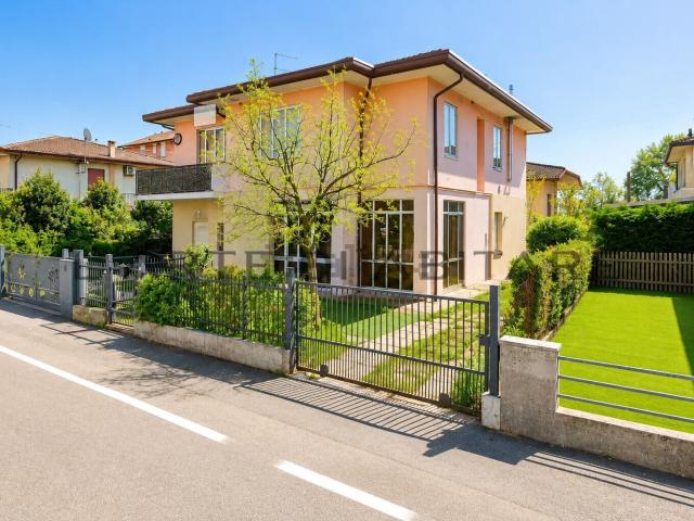 Villetta bifamiliare in vendita di 150 m² in Via Alessandro Lamarmora, 25
