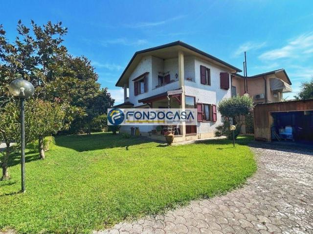Villetta bifamiliare in vendita di 150 m² in Via Antonio Gramsci, 8