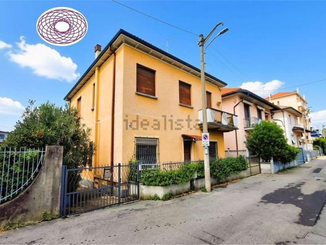 Villetta bifamiliare in vendita di 150 m² in Via Antonio Pacinotti, 26