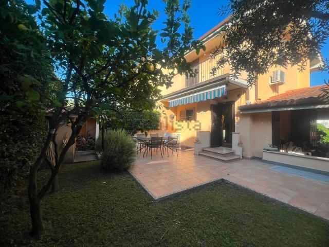 Villetta bifamiliare in vendita di 150 m² in Via Arcangelo Corelli