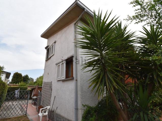 Villetta bifamiliare in vendita di 150 m² in Via Carlo Sforza