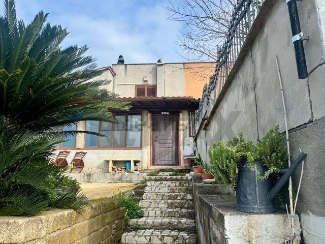 Villetta bifamiliare in vendita di 150 m² in Via Castelsecco, 59
